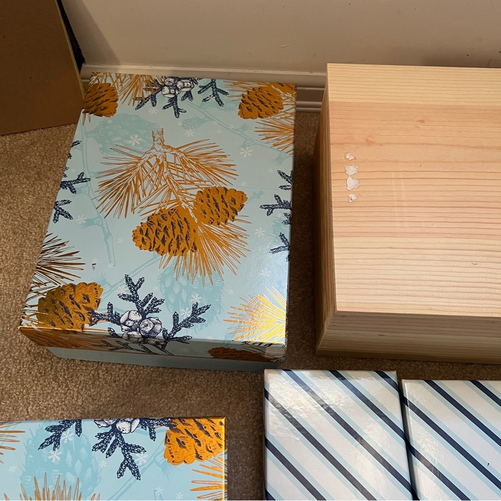 Pinecone Patterned Gift Boxes Set - Picture 6 of 10